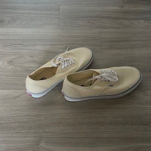 Powder yellow women’s 9.5 vans!